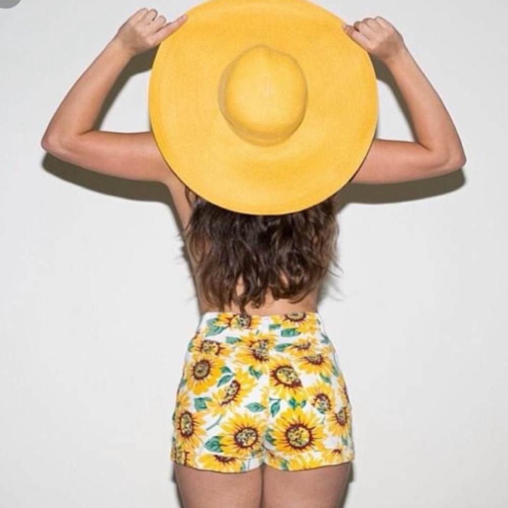 American Apparel: sunflower shorts